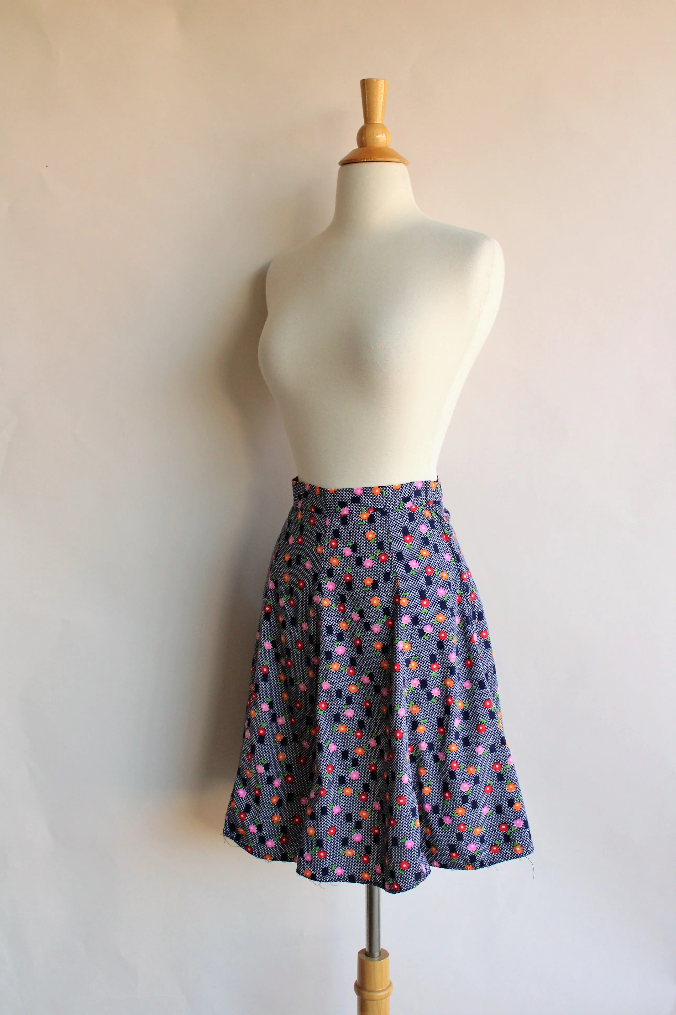 Vintage 1970s Skirt With Navy Blue Flowers